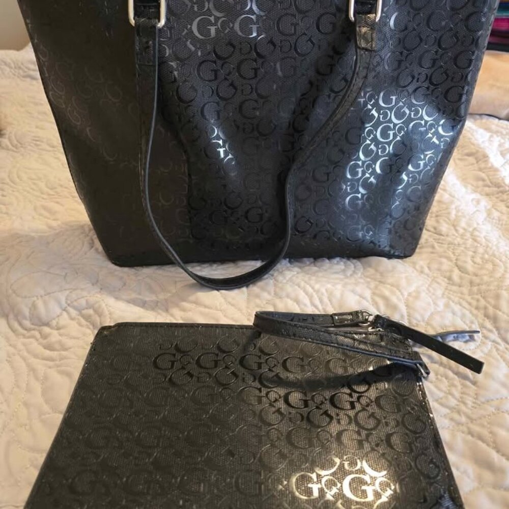 Guess Monogram Black Bag With Matching Wristlet - image 3